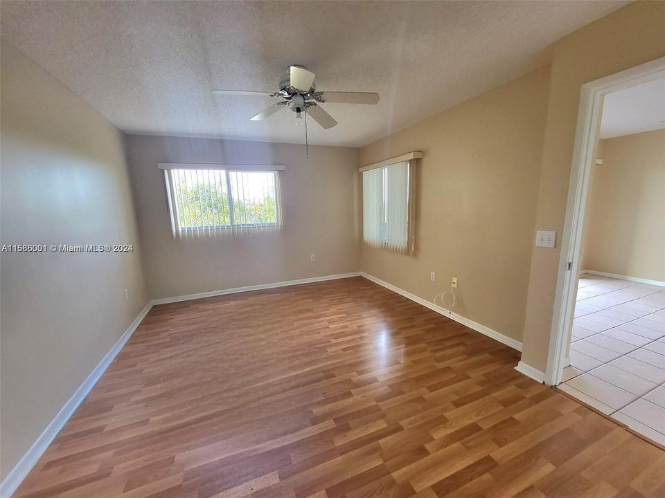 Active With Contract: $2,100 (2 beds, 2 baths, 1137 Square Feet)