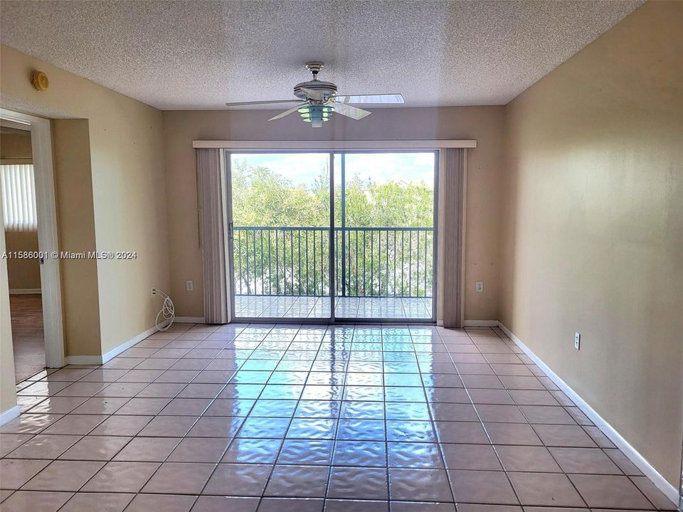 Active With Contract: $2,100 (2 beds, 2 baths, 1137 Square Feet)