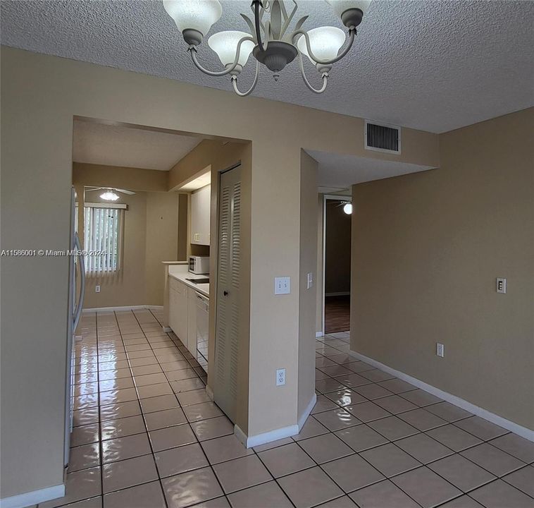 Active With Contract: $2,100 (2 beds, 2 baths, 1137 Square Feet)