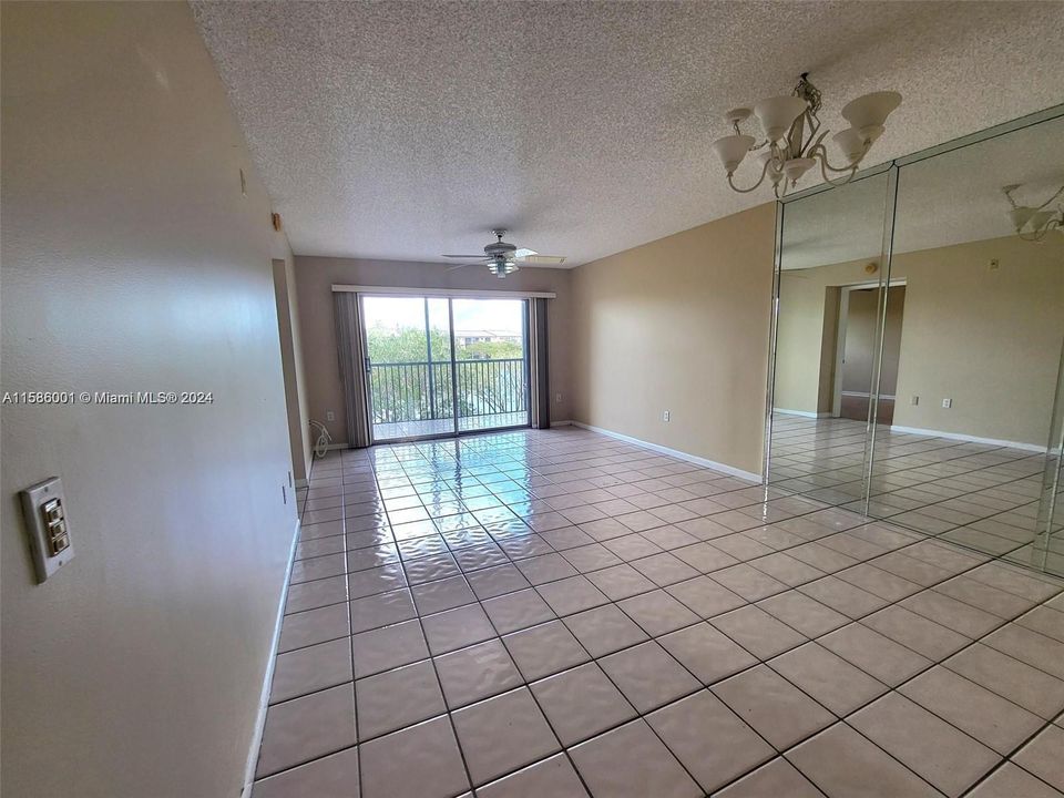 Active With Contract: $2,100 (2 beds, 2 baths, 1137 Square Feet)