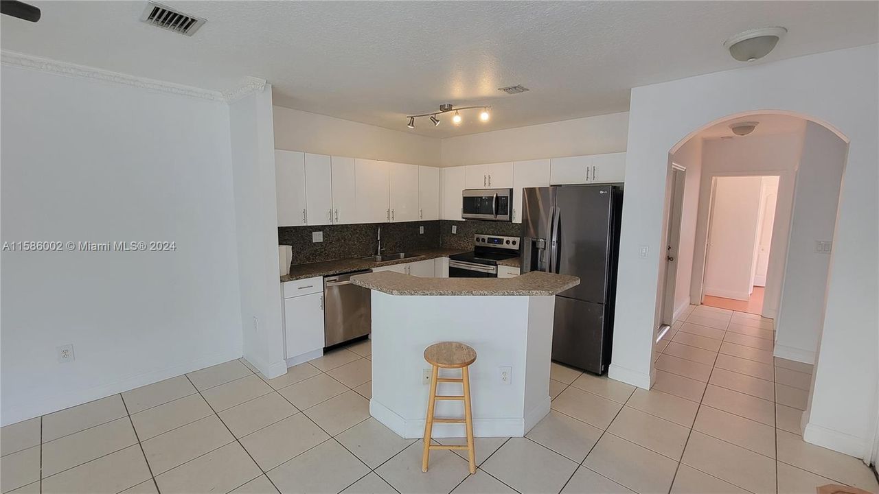 Recently Rented: $3,500 (4 beds, 3 baths, 1613 Square Feet)