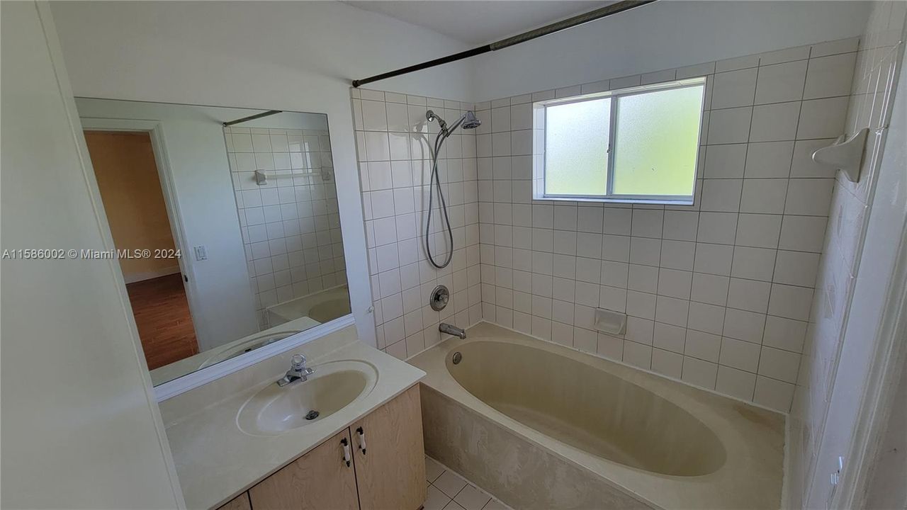 Recently Rented: $3,500 (4 beds, 3 baths, 1613 Square Feet)