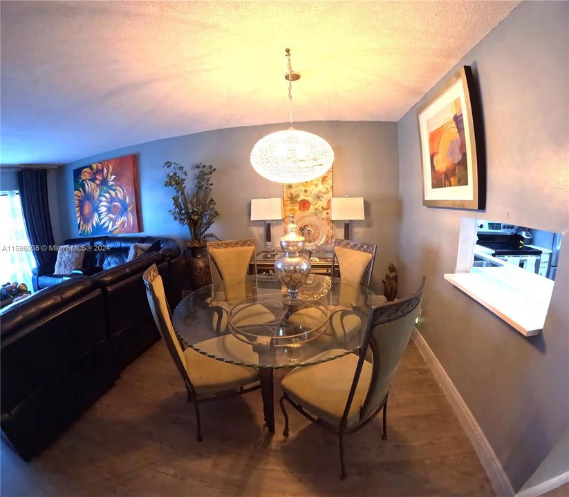 For Sale: $165,000 (2 beds, 2 baths, 1021 Square Feet)