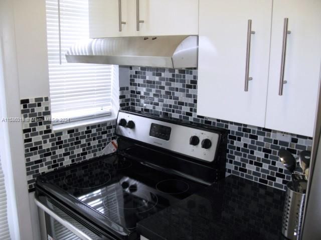 Active With Contract: $1,800 (1 beds, 1 baths, 420 Square Feet)