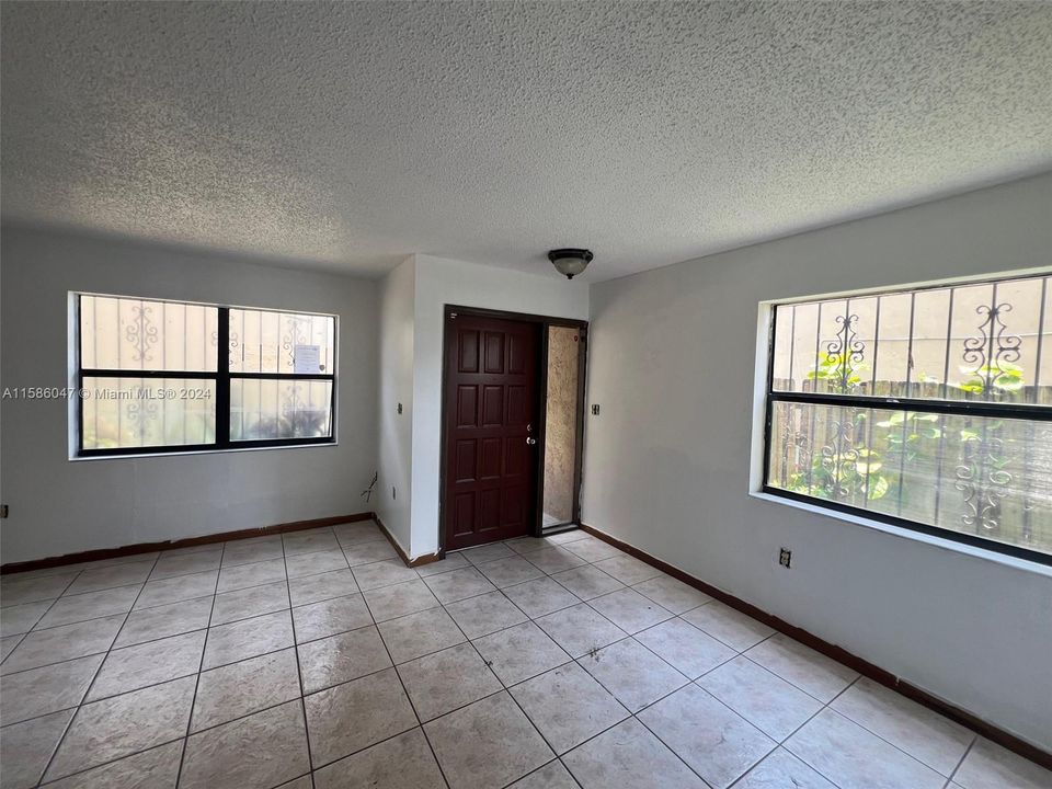 For Sale: $340,000 (3 beds, 2 baths, 1317 Square Feet)