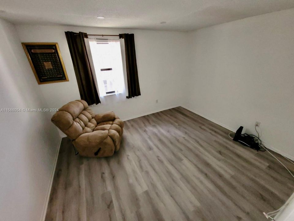 For Rent: $2,750 (3 beds, 2 baths, 1185 Square Feet)