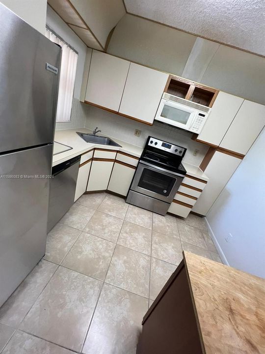 Recently Rented: $2,295 (2 beds, 2 baths, 1061 Square Feet)