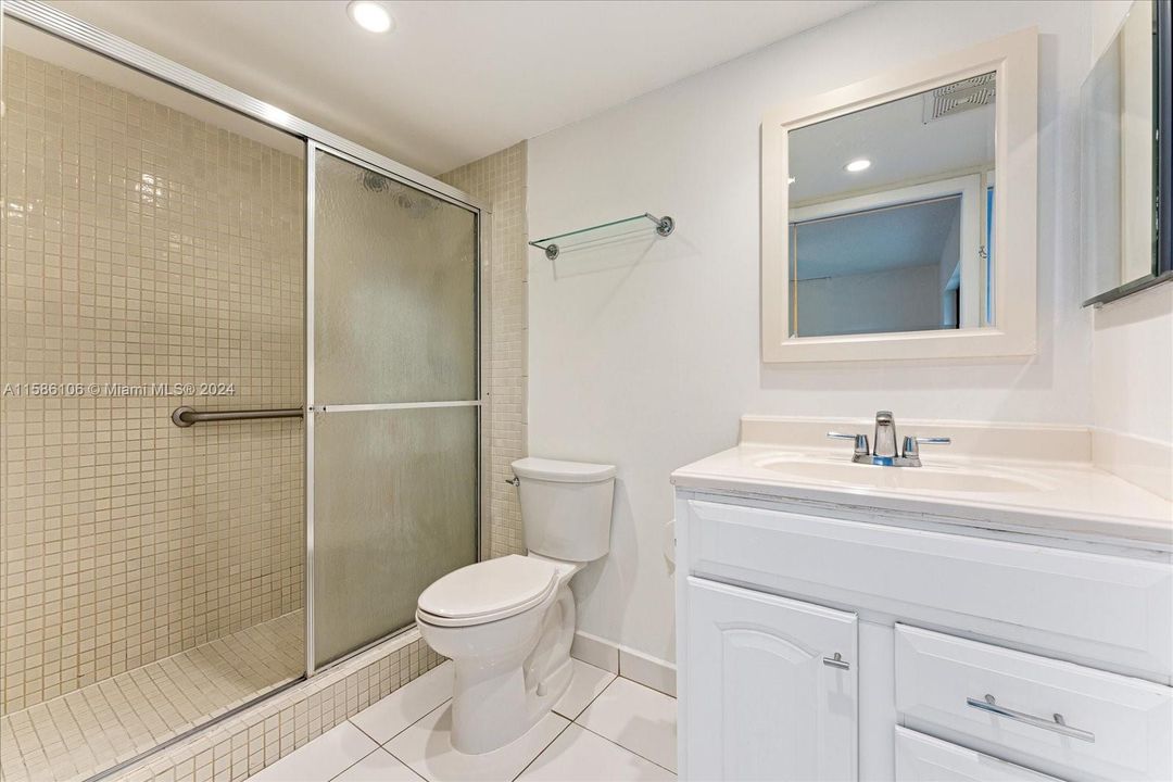For Sale: $285,000 (2 beds, 2 baths, 985 Square Feet)