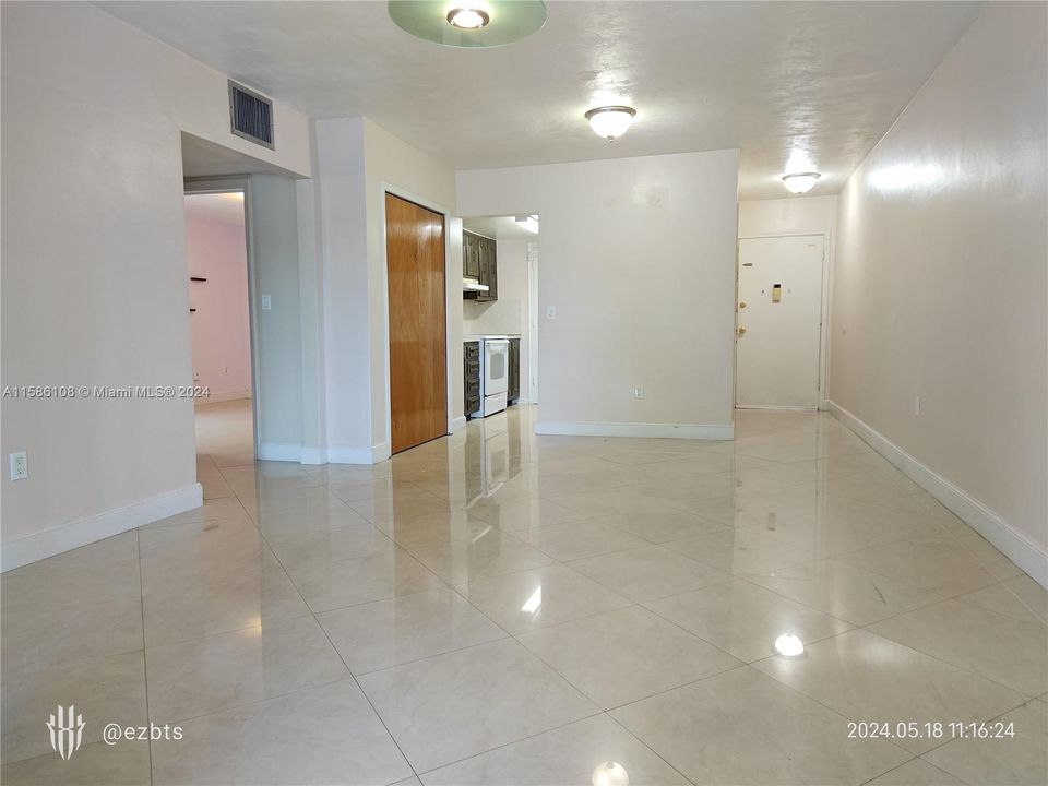 For Sale: $255,000 (2 beds, 1 baths, 880 Square Feet)