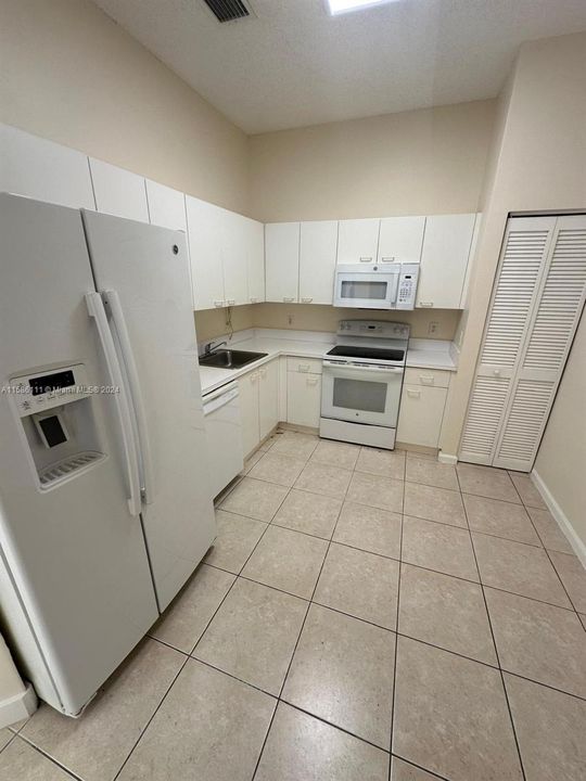 Active With Contract: $2,850 (3 beds, 2 baths, 1214 Square Feet)