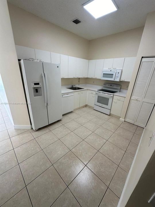 Active With Contract: $2,850 (3 beds, 2 baths, 1214 Square Feet)