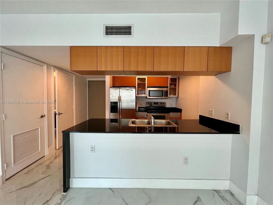Recently Rented: $2,500 (1 beds, 1 baths, 825 Square Feet)
