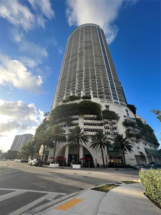 Recently Rented: $2,500 (1 beds, 1 baths, 825 Square Feet)