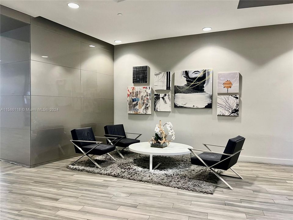 Recently Rented: $2,500 (1 beds, 1 baths, 825 Square Feet)