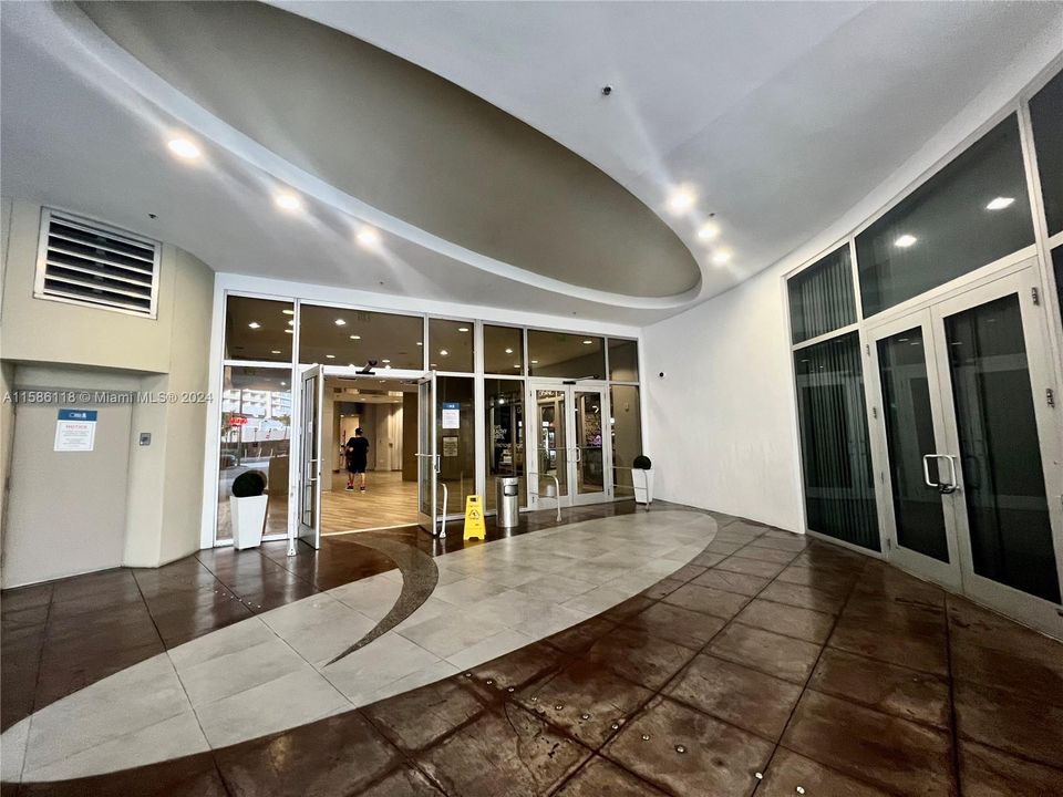 Recently Rented: $2,500 (1 beds, 1 baths, 825 Square Feet)