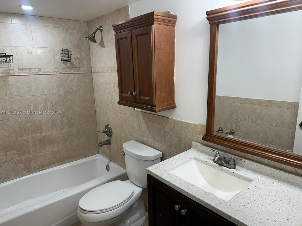 Active With Contract: $1,850 (2 beds, 1 baths, 880 Square Feet)