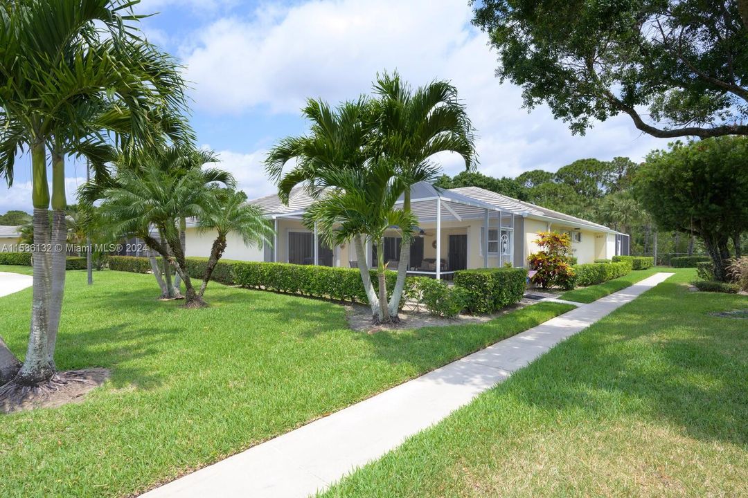 Vendido Recientemente: $299,000 (2 camas, 2 baños, 1152 Pies cuadrados)