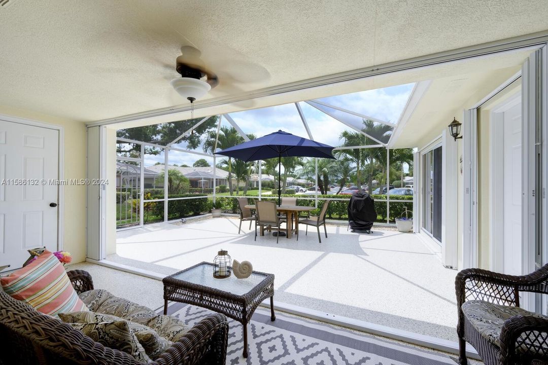 Vendido Recientemente: $299,000 (2 camas, 2 baños, 1152 Pies cuadrados)