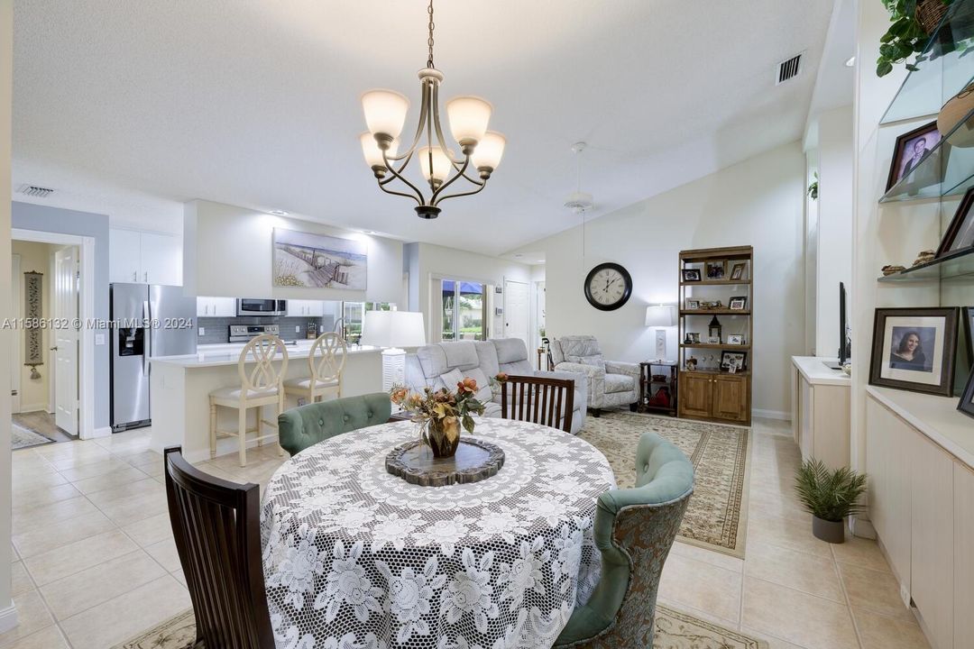 Vendido Recientemente: $299,000 (2 camas, 2 baños, 1152 Pies cuadrados)