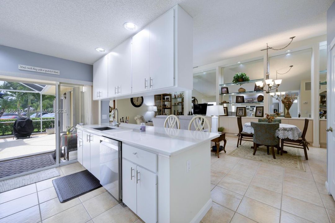 Vendido Recientemente: $299,000 (2 camas, 2 baños, 1152 Pies cuadrados)