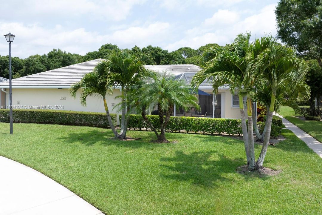 Vendido Recientemente: $299,000 (2 camas, 2 baños, 1152 Pies cuadrados)