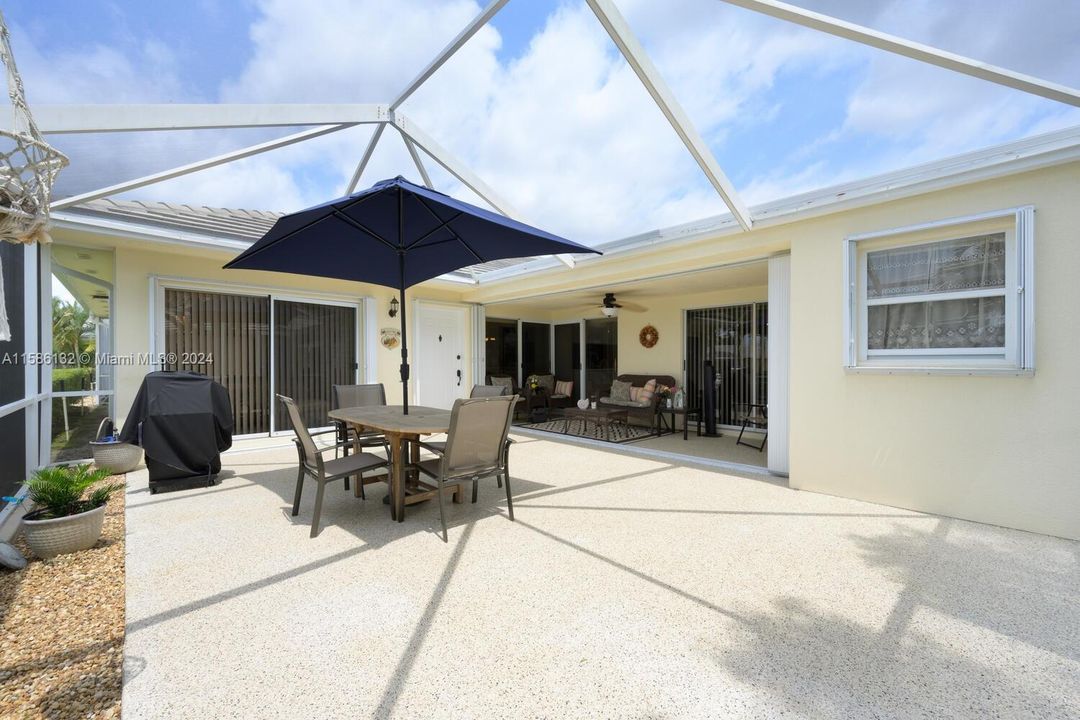 Vendido Recientemente: $299,000 (2 camas, 2 baños, 1152 Pies cuadrados)