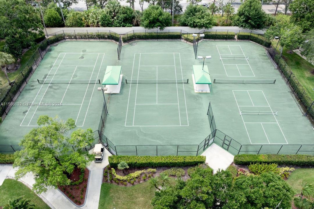 Tennis & pickleball courts