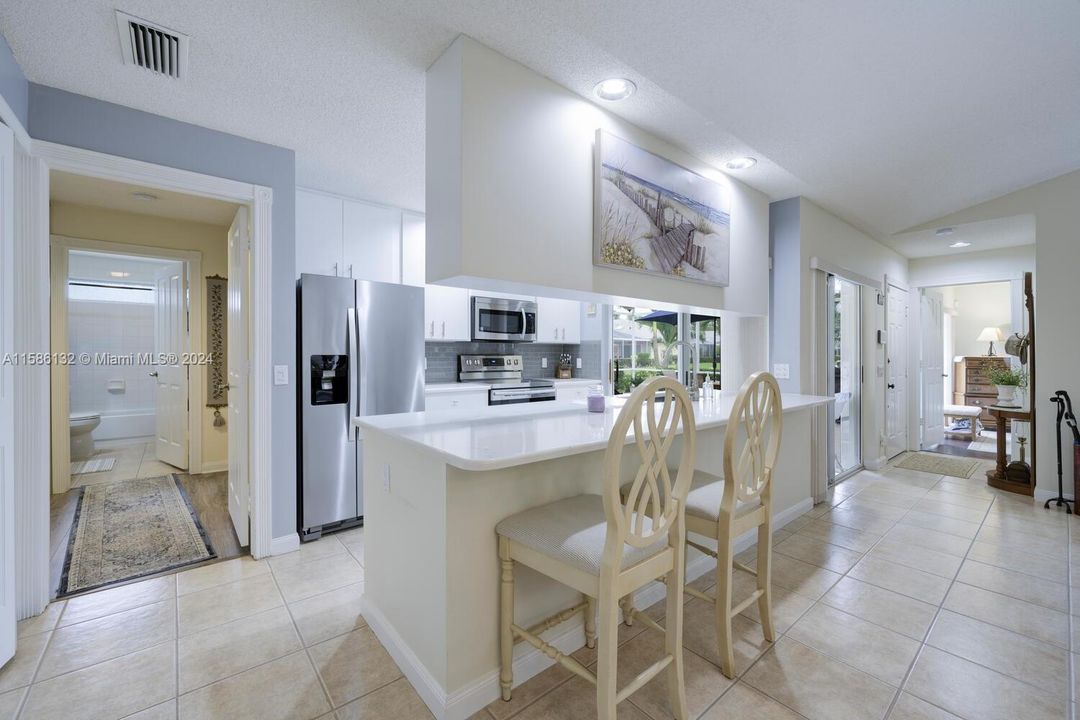 Vendido Recientemente: $299,000 (2 camas, 2 baños, 1152 Pies cuadrados)