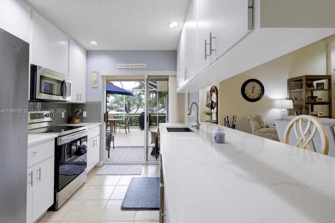 Vendido Recientemente: $299,000 (2 camas, 2 baños, 1152 Pies cuadrados)