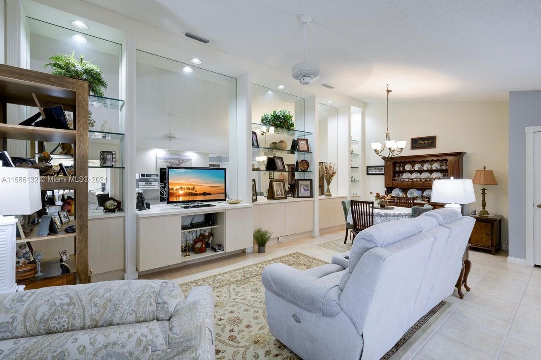 Vendido Recientemente: $299,000 (2 camas, 2 baños, 1152 Pies cuadrados)