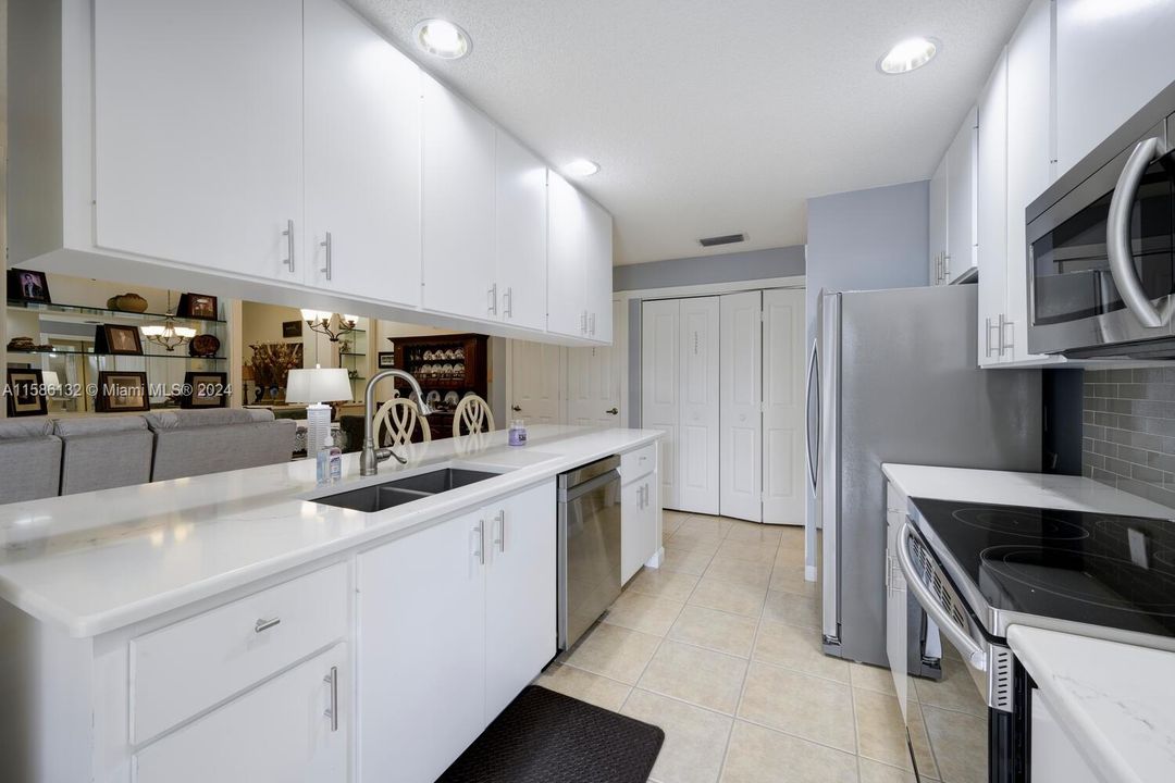 Vendido Recientemente: $299,000 (2 camas, 2 baños, 1152 Pies cuadrados)