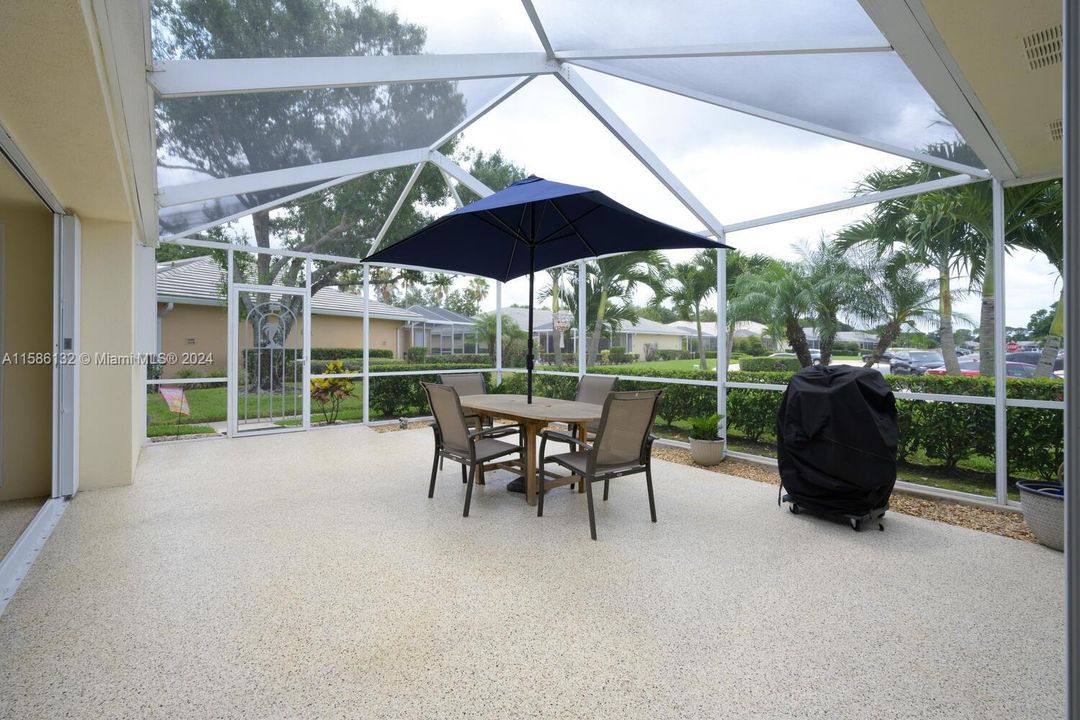 Vendido Recientemente: $299,000 (2 camas, 2 baños, 1152 Pies cuadrados)