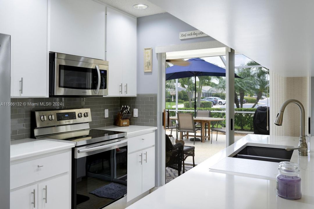 Vendido Recientemente: $299,000 (2 camas, 2 baños, 1152 Pies cuadrados)