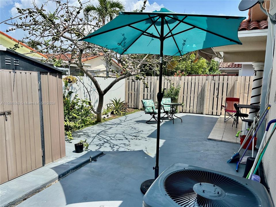 Active With Contract: $3,300 (3 beds, 2 baths, 1406 Square Feet)