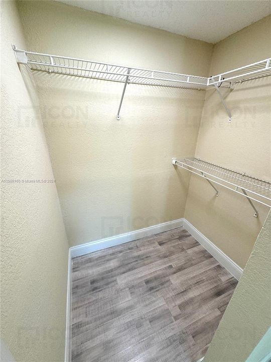 Activo con contrato: $214,995 (2 camas, 2 baños, 1252 Pies cuadrados)