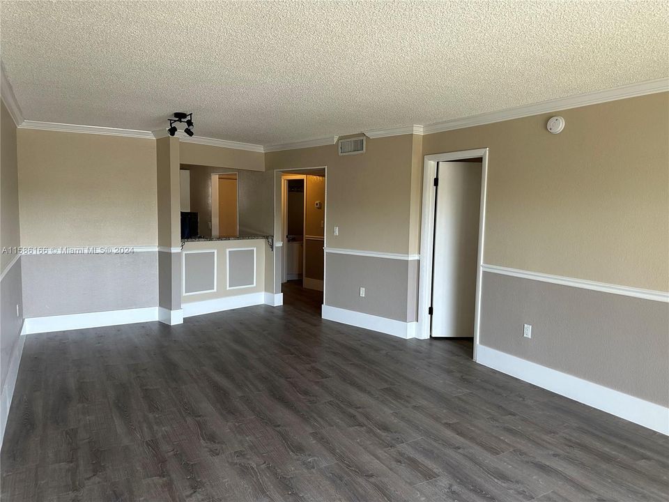 Recently Rented: $1,650 (1 beds, 1 baths, 830 Square Feet)