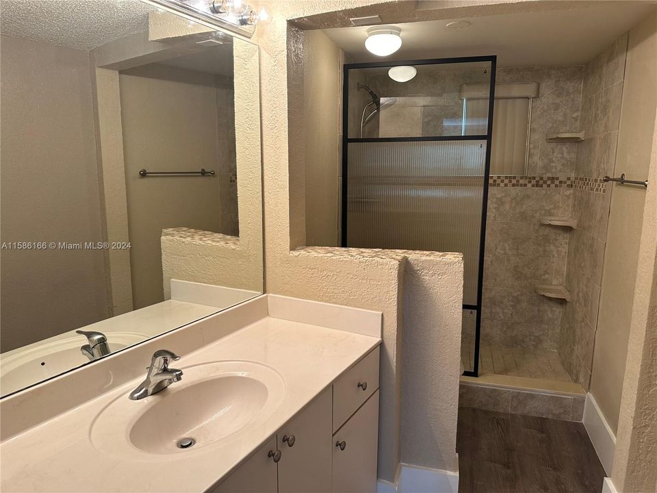 Recently Rented: $1,650 (1 beds, 1 baths, 830 Square Feet)