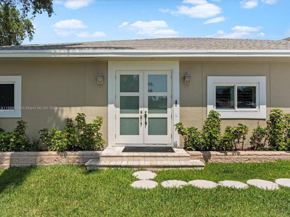 Active With Contract: $7,200 (3 beds, 3 baths, 2067 Square Feet)