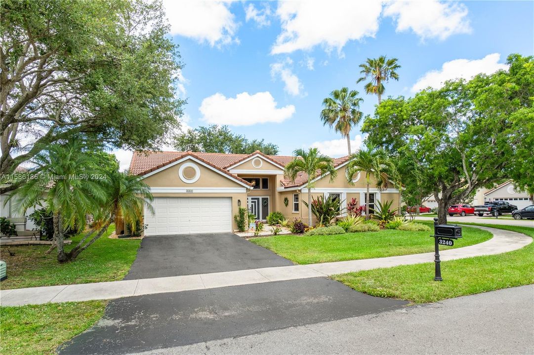 For Sale: $885,000 (4 beds, 2 baths, 2482 Square Feet)