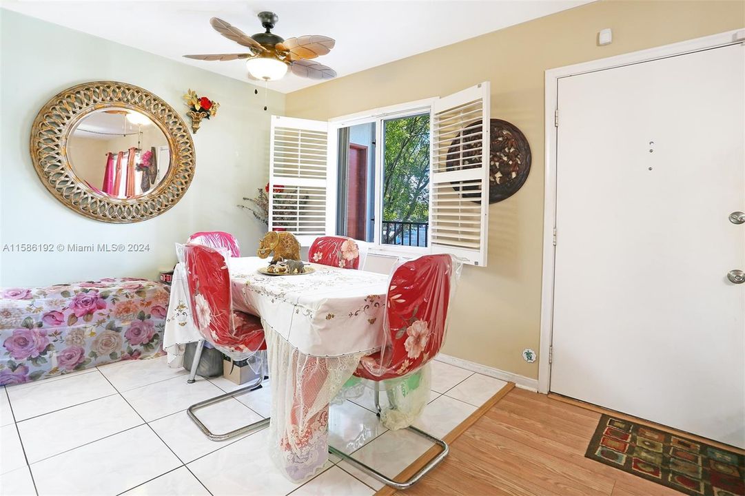 SPACIOUS DINING AREA