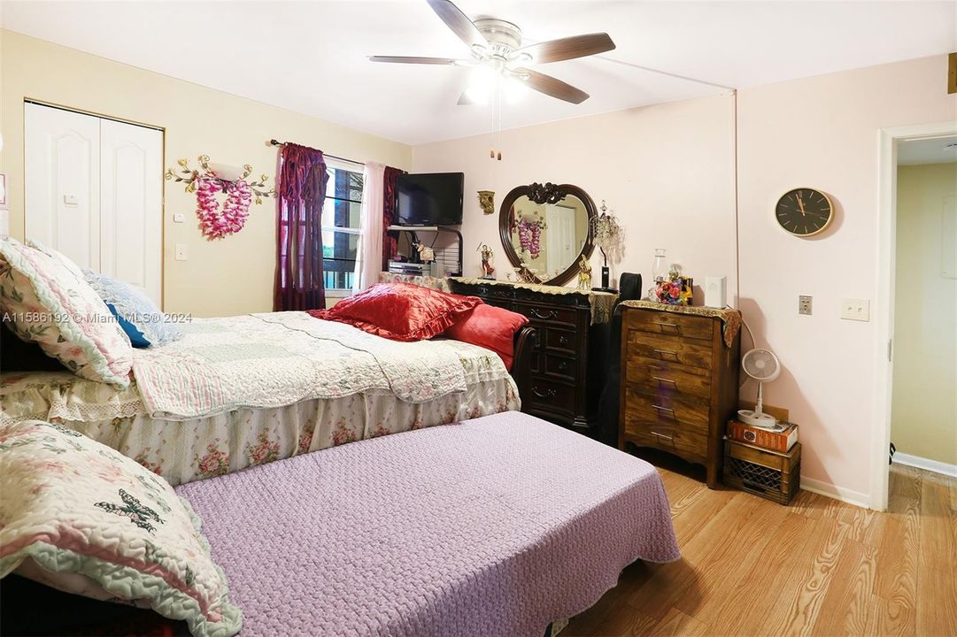 DOUBLE BEDS IN MASTER BEDROOM