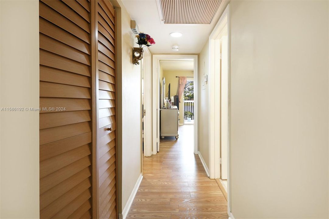 LAMINATE FLOOR HALLWAY