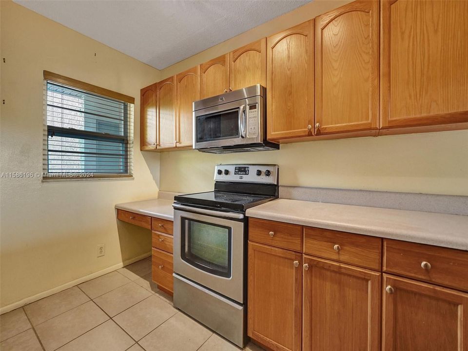 For Sale: $215,000 (2 beds, 2 baths, 1100 Square Feet)