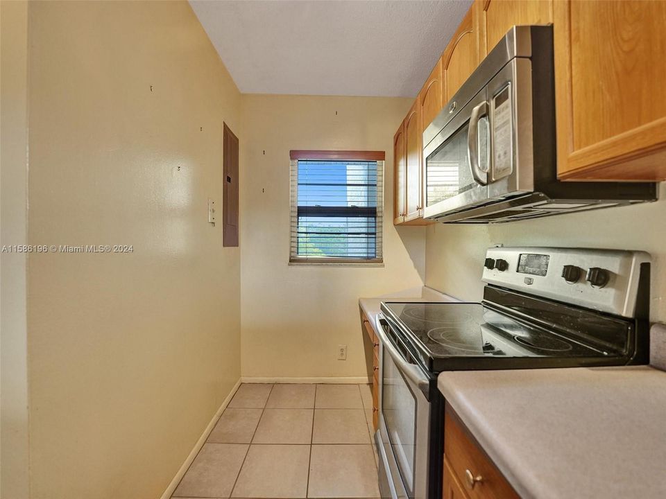 For Sale: $215,000 (2 beds, 2 baths, 1100 Square Feet)