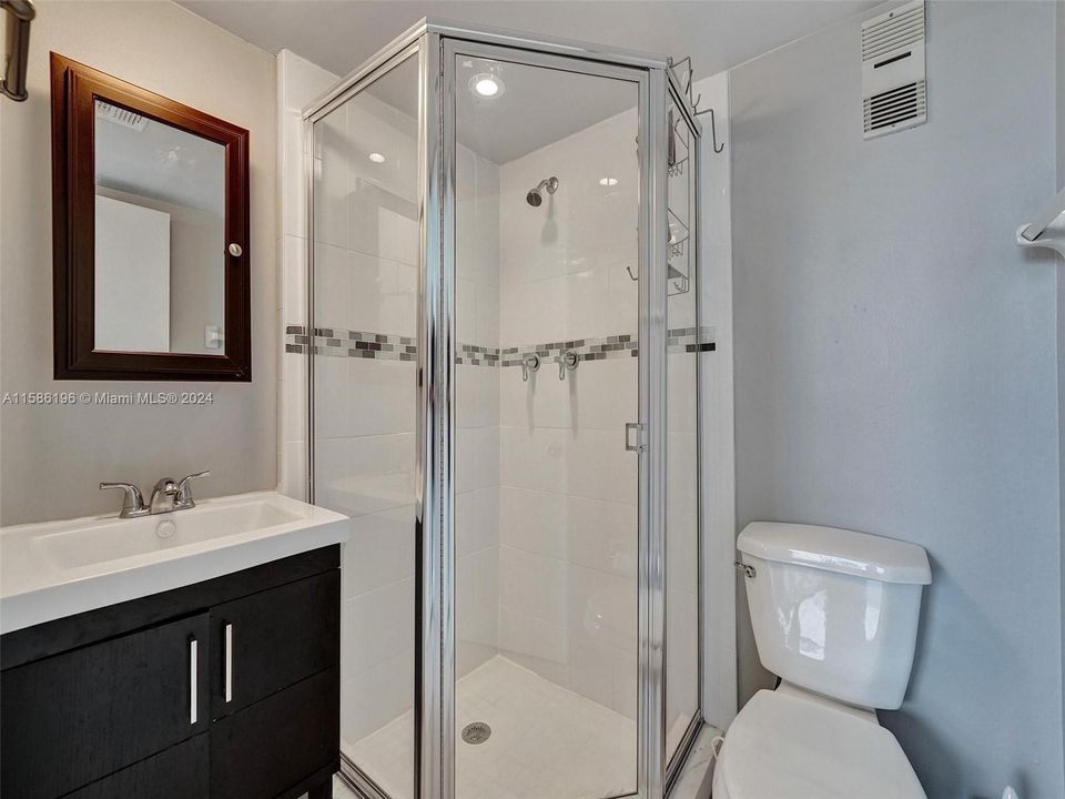 待售: $215,000 (2 贝兹, 2 浴室, 1100 平方英尺)