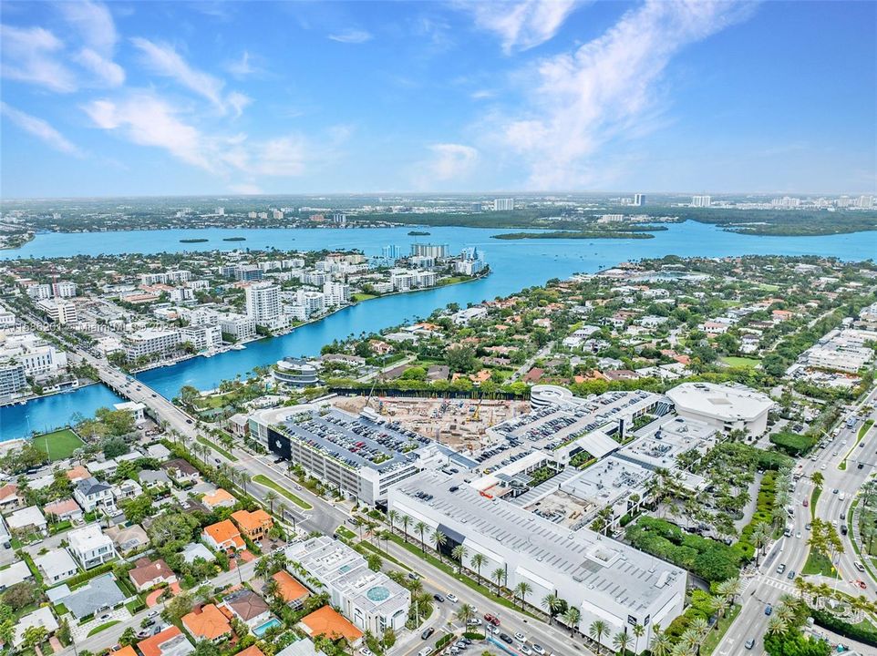 Recently Sold: $3,400,000 (2 beds, 2 baths, 2160 Square Feet)