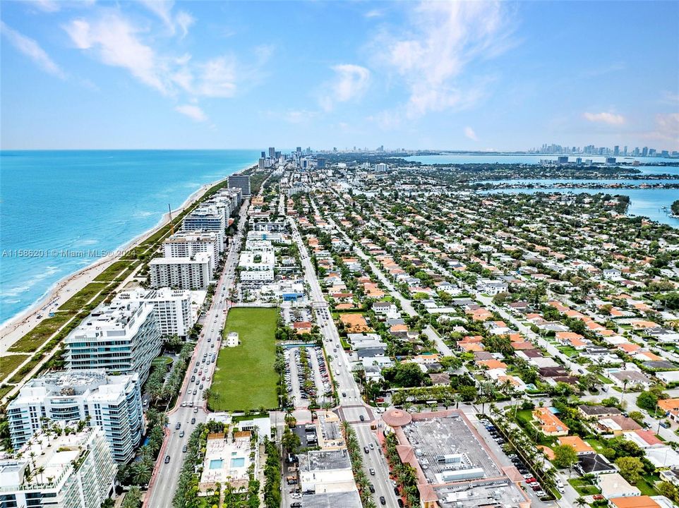 Recently Sold: $3,400,000 (2 beds, 2 baths, 2160 Square Feet)