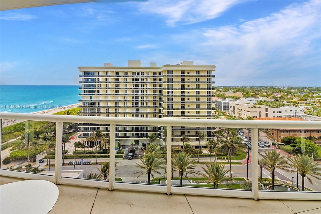 Recently Sold: $3,400,000 (2 beds, 2 baths, 2160 Square Feet)