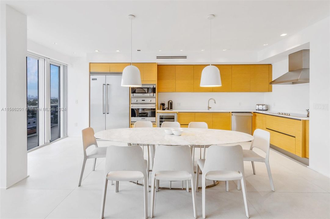 Recently Sold: $3,400,000 (2 beds, 2 baths, 2160 Square Feet)