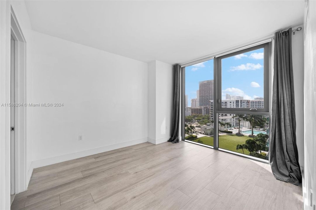 For Sale: $659,000 (2 beds, 2 baths, 835 Square Feet)